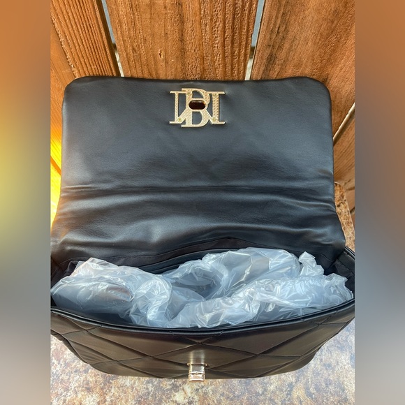 Badgley Mischka Quilted Big Chain Crossbody Bag - Picture 10 of 14